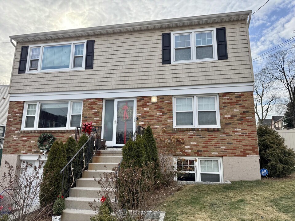 506 New Rochelle Rd-Unit -2 in Bronxville, NY - Building Photo
