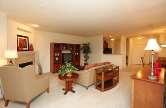 The Club at Brookfield Hills Apartments in Brookfield, WI - Foto de edificio - Interior Photo