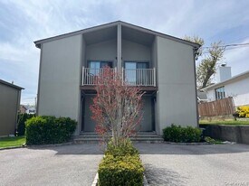 1 Kirkwood Rd in Port Washington, NY - Building Photo
