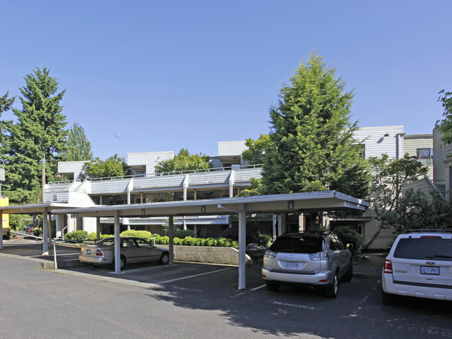 Willamette Shores Condominiums in Portland, OR - Building Photo - Building Photo