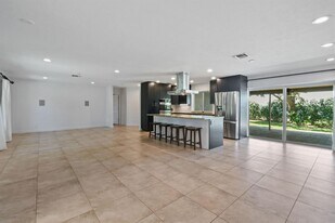 1710 Ardley Rd in North Palm Beach, FL - Building Photo