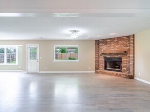 1005 N Flamingo Rd in Rogers, AR - Building Photo - Building Photo