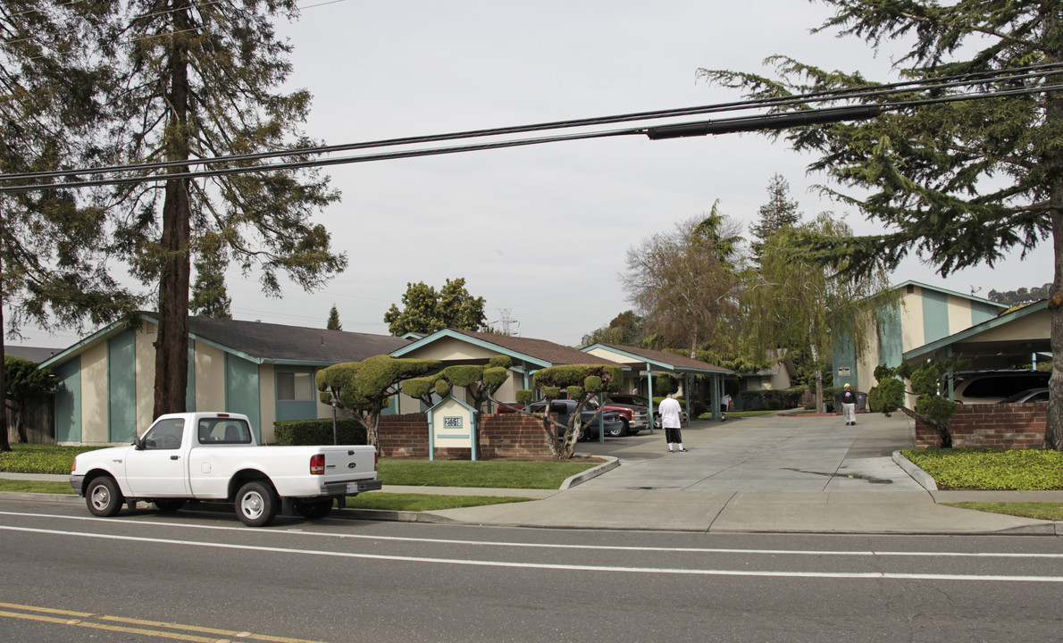 25518 Soto Rd in Hayward, CA - Building Photo