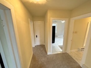 2018 B Englewood Ave in Woodlawn, MD - Foto de edificio - Building Photo