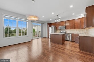 15983 Marsh Pl in Haymarket, VA - Building Photo - Building Photo