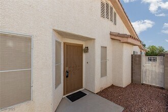8057 Broken Spur Ln in Las Vegas, NV - Building Photo - Building Photo