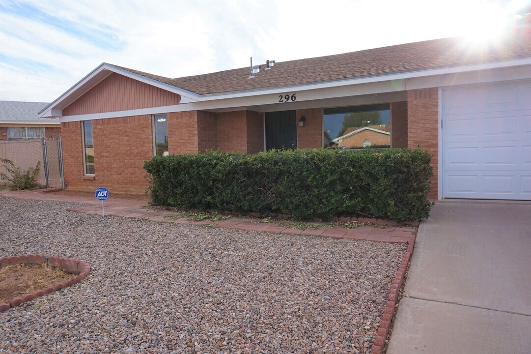 296 Kings Way in Sierra Vista, AZ - Building Photo