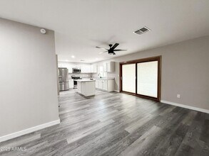 8616 N 40th Dr in Phoenix, AZ - Building Photo - Building Photo