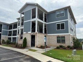 4455 Reed Crk Dr in Lake Norman of Catawba, NC - Building Photo