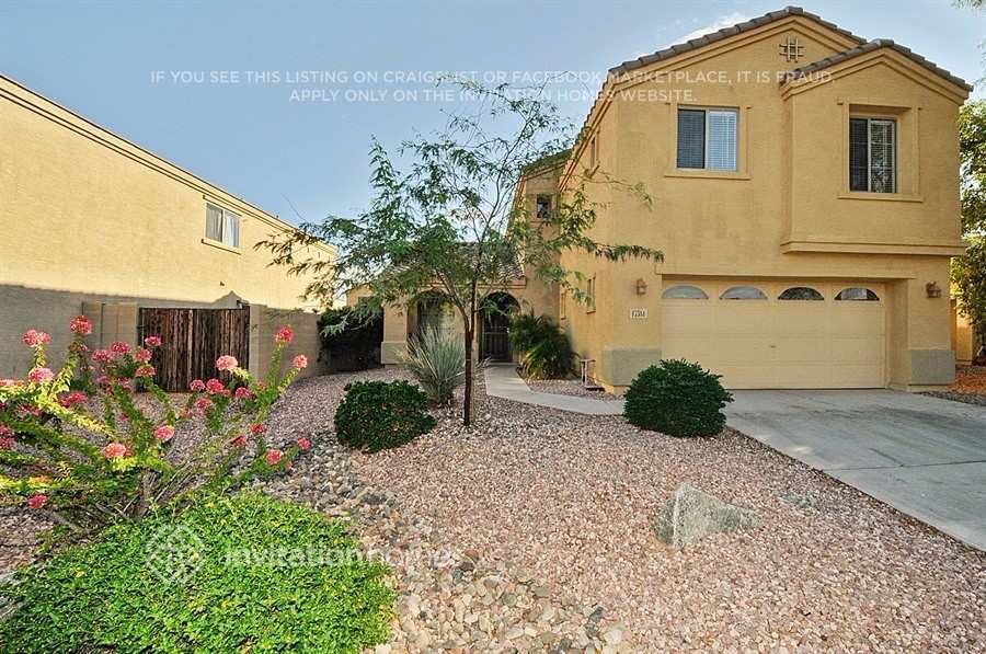 17581 W Watson Ln in Surprise, AZ - Building Photo