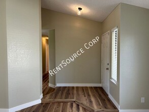 3074 E Avenue R-5 in Palmdale, CA - Building Photo - Building Photo
