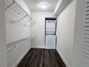 18335 NW 68th Ave, Unit 750-212 in Hialeah, FL - Building Photo - Building Photo