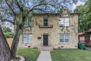 1702 W Mistletoe Ave Apartments