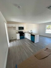 32 Constitution Ave, Unit A in Defuniak Springs, FL - Building Photo - Building Photo