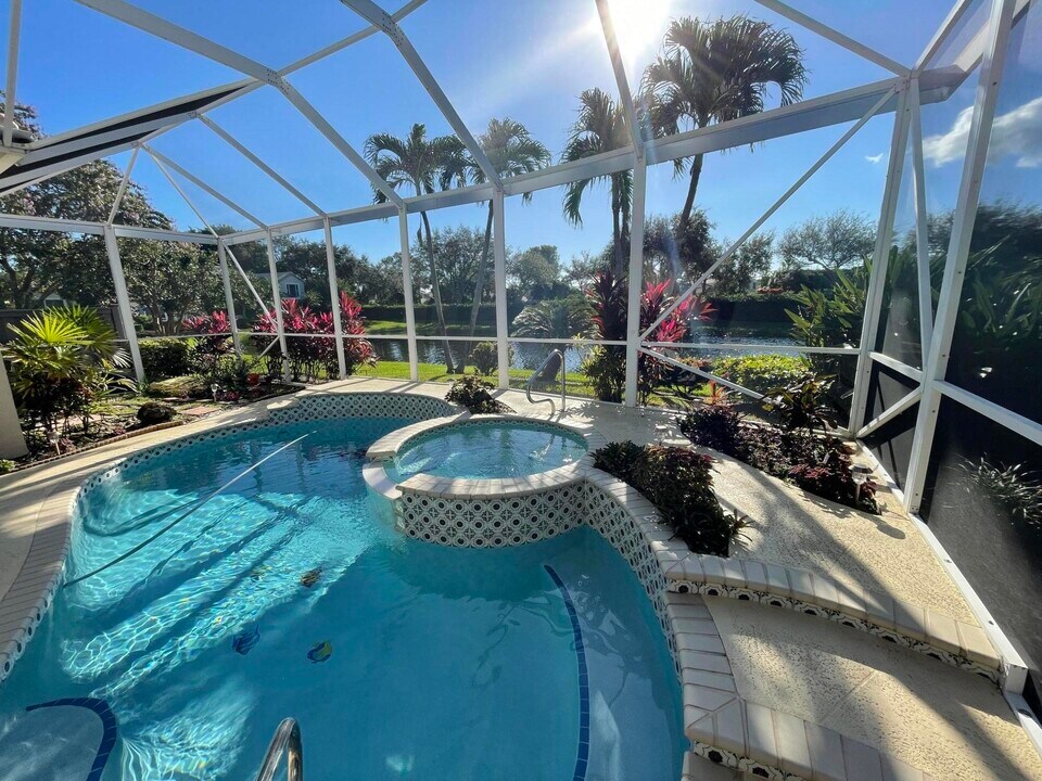 937 Augusta Pointe Dr in Palm Beach Gardens, FL - Building Photo