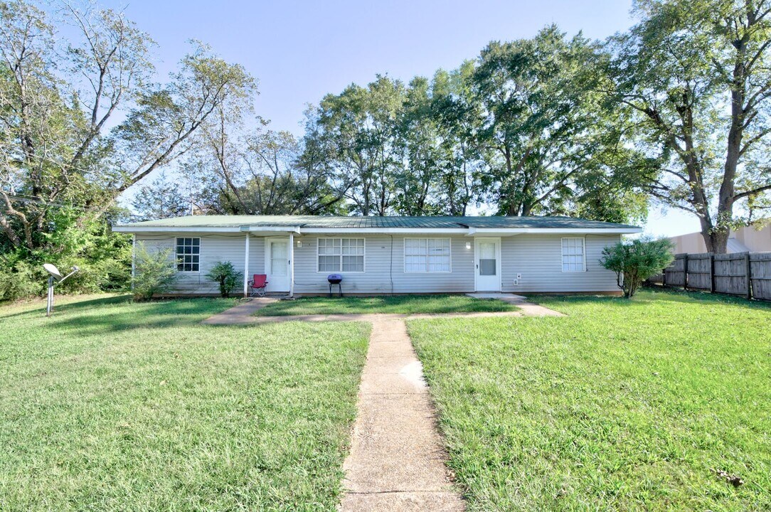 1313 Glenn Cir in Opelika, AL - Building Photo