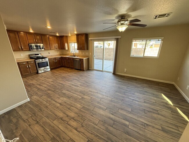 8282 Time Machine Ave in Las Vegas, NV - Building Photo - Building Photo