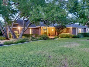 208 Morning Cloud St in Lakeway, TX - Building Photo - Building Photo