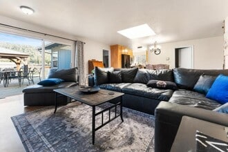 255 Foots Creek Rd in Gold Hill, OR - Building Photo - Building Photo