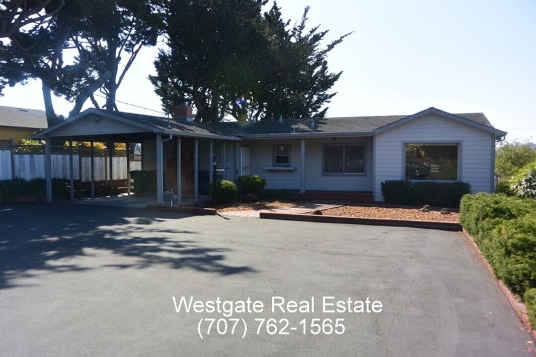 1411 Skillman Ln in Petaluma, CA - Building Photo