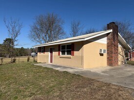 2913 Ladd Springs Rd SE in Old Fort, TN - Building Photo