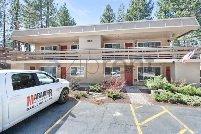 1168 Herbert Ave in South Lake Tahoe, CA - Foto de edificio - Building Photo