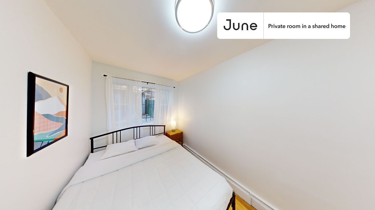 Private bedroom in 3 bed/1 bath Home in New York, NY - Building Photo