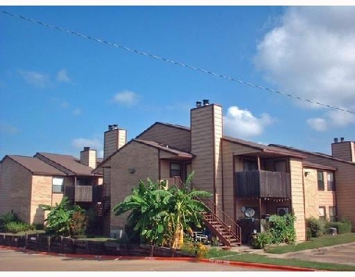 Villa Oaks West Condos in Bryan, TX - Building Photo