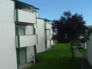 Alpine Vistas in University Place, WA - Building Photo - Building Photo