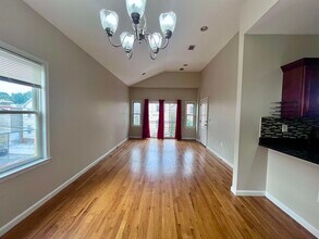 43 Manhattan Ave in Jersey City, NJ - Building Photo - Building Photo