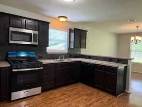 11502 Walraven Dr in Huffman, TX - Building Photo - Building Photo