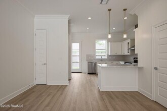 1510 Kaliste Saloom Rd in Lafayette, LA - Building Photo - Building Photo