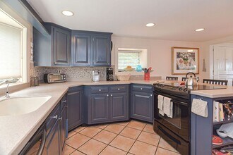 93 Granite St in Rockport, MA - Building Photo - Building Photo