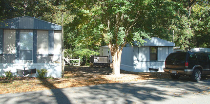 Heritage Mobile Home in Williamsburg, VA - Building Photo - Building Photo