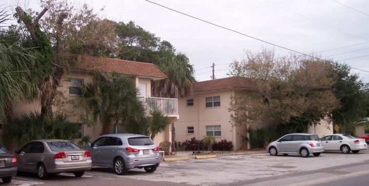 El Mar I and El Mar II in Indian Rocks Beach, FL - Building Photo