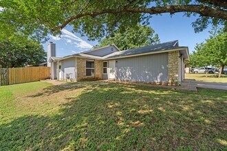 703 Country Aire Dr in Round Rock, TX - Building Photo - Building Photo