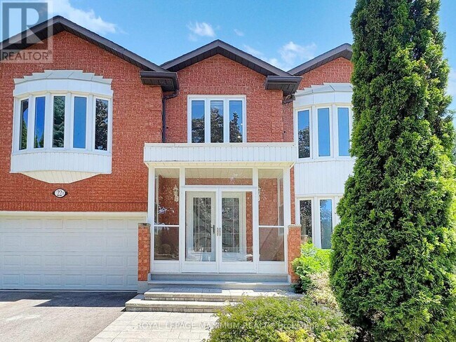 22 Waltham Crescent in Richmond Hill, ON - Building Photo - Building Photo