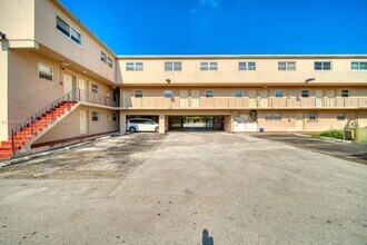 1201 SW 42nd Ave in Miami, FL - Building Photo - Building Photo
