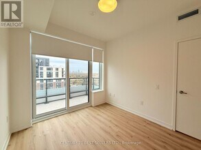 2485 Eglinton Ave W in Mississauga, ON - Building Photo - Building Photo