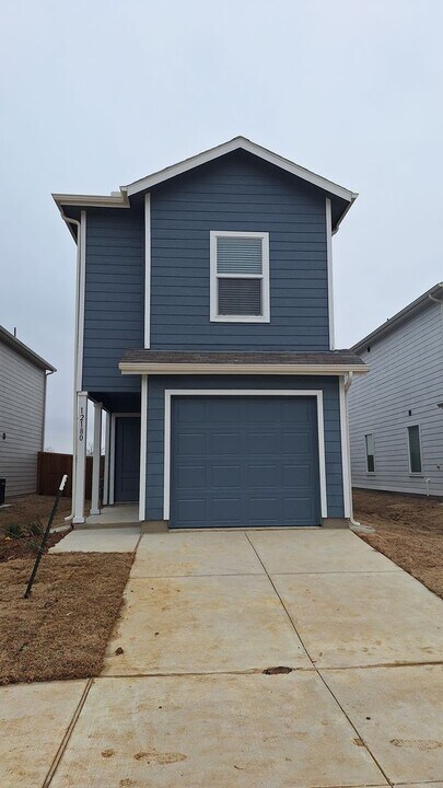 12180 Morgan Dr in Aubrey, TX - Building Photo