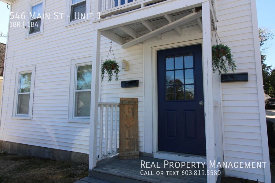 546 Main St in Farmington, NH - Foto de edificio