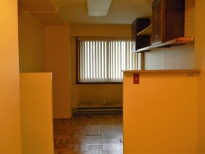 Harrison Park Towers in East Orange, NJ - Building Photo - Interior Photo