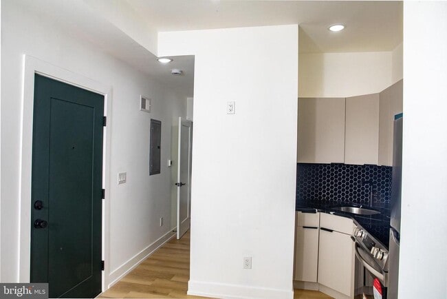 property at 1230 W Hilton St