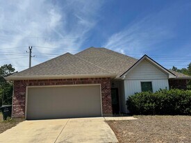 5723 Maggie Rose Cir in Milton, FL - Building Photo