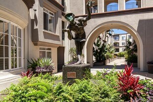 9253 Regents Rd in San Diego, CA - Building Photo