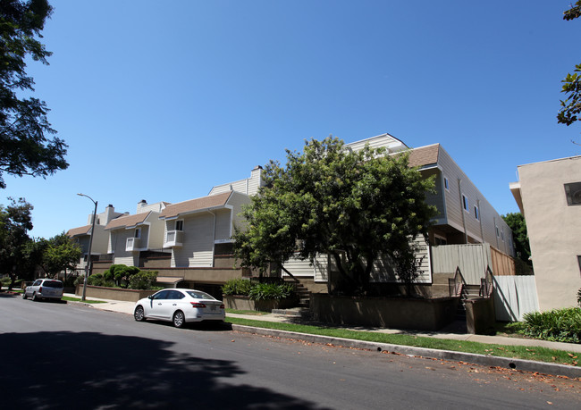 1717 STONER Ave in Los Angeles, CA - Foto de edificio - Building Photo