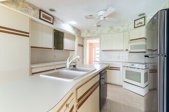 534 Warwick Ln in Venice, FL - Building Photo - Building Photo