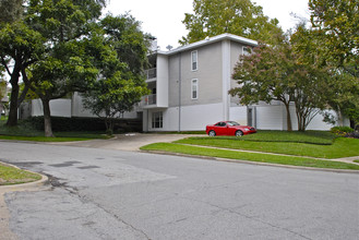 Chalet Apartments in Dallas, TX - Building Photo - Building Photo