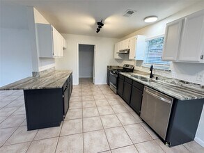 918 Bolton Ct in Tomball, TX - Building Photo - Building Photo