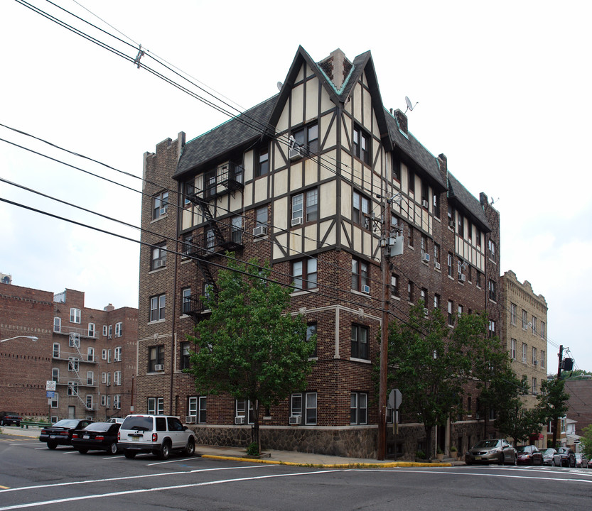 The Bedford in North Bergen, NJ - Building Photo